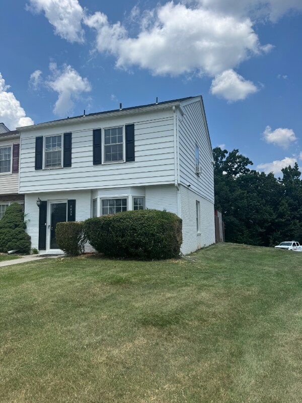 Foto del edificio - 4625 Roxbury Ln