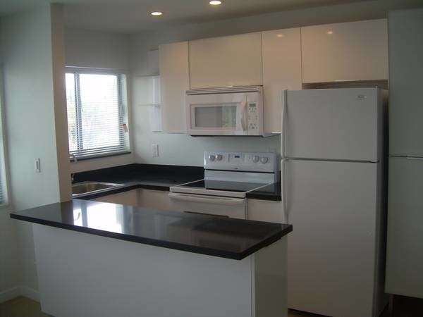 Building Photo - 2830 NE 30th Pl