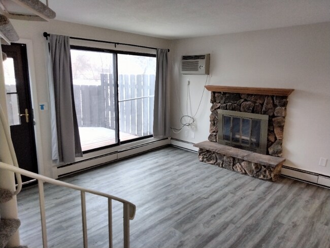 Foto del edificio - 7434 72nd Ln N