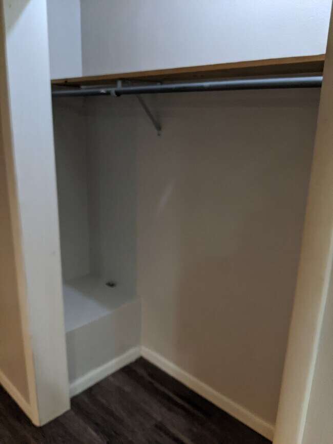 Armario del dormitorio - 2116 Olive St