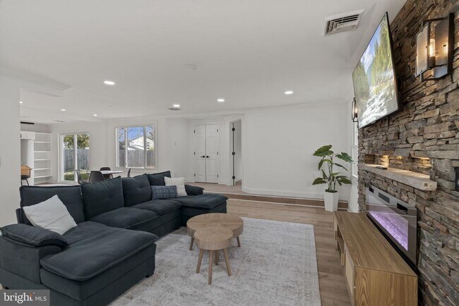 Foto del edificio - 5 Burgess Ln