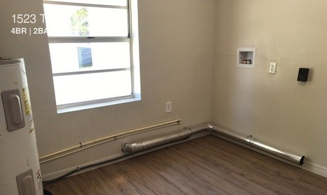 Foto del edificio - Spacious 4bdrm/2bath Home with 1 car garage ** Section 8 OK ** March 15