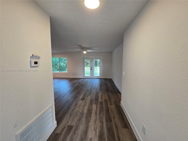 Foto del edificio - 541 SE Penn Ave