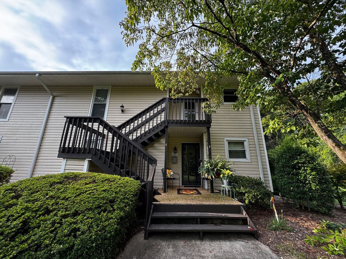 Foto principal - 132 Turnwood Ln