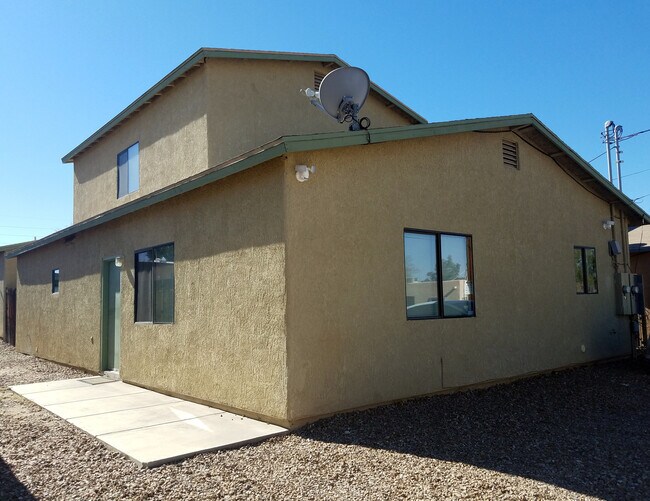 Entrada #2 - 1415 E Lee St