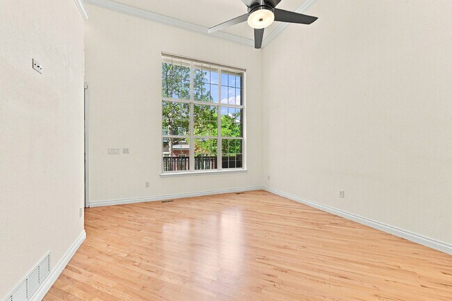 Foto del edificio - $2,895.95 with $300 Off the first month's rent, 2 Beds - 2.5 Bath, Townhome in Lone Tree with Bal...