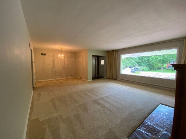 Foto del edificio - Spacious Ranch in Elm Grove!