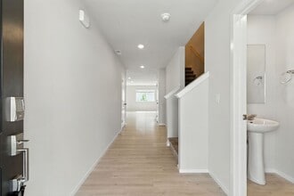 Building Photo - 4453 W Bedford Ave