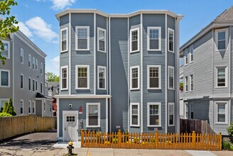 Building Photo - 2149 Dorchester Ave
