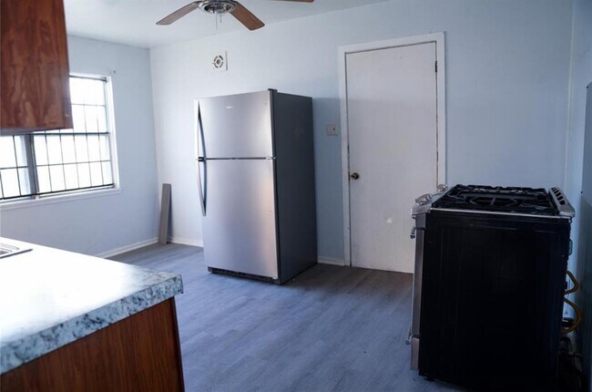 Building Photo - 4810 Scenic Dr