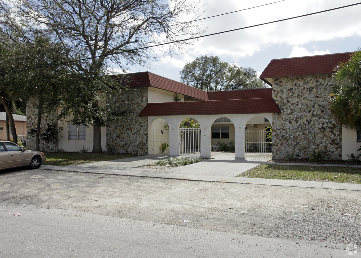 Building Photo - 930 NE 133rd St