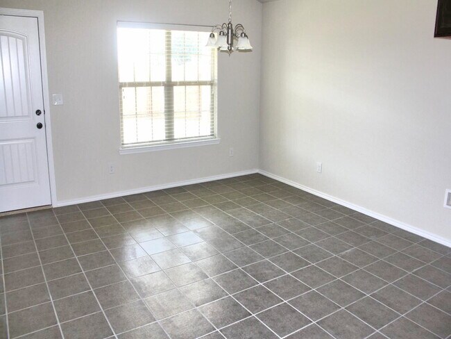 Foto del edificio - Corner House East Of Interstate & Minutes From Movie Theater & Restaurants!