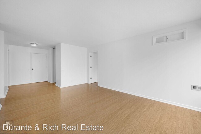 Building Photo - 3 br, 2 bath House - 1169 S Plymouth Ct #302