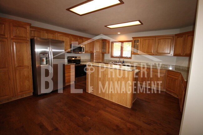 Building Photo - Beautiful 3 Bedroom 2 Bathroom Home!