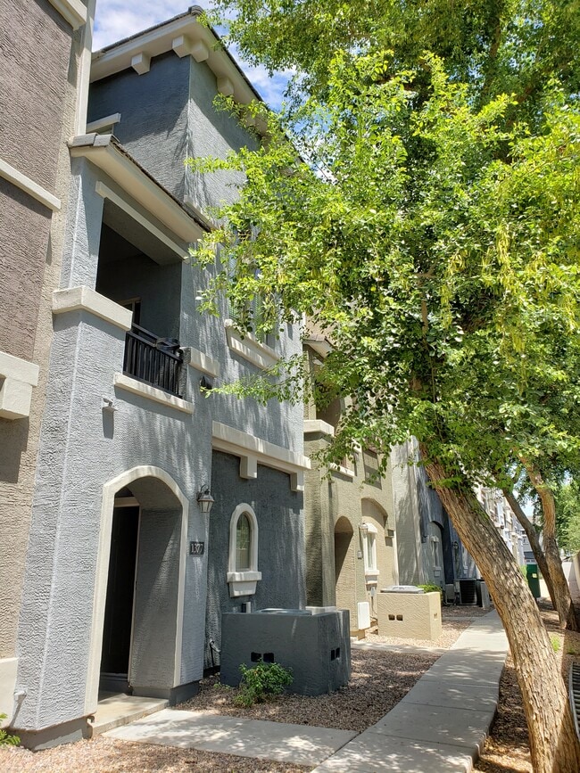 Building Photo - 280 S Evergreen Rd