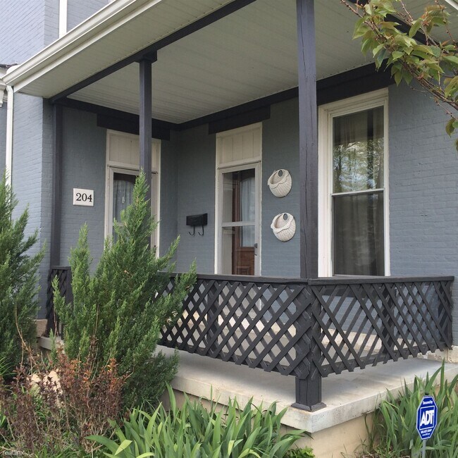 Building Photo - 4 br, 2 bath House - 204 E Market St