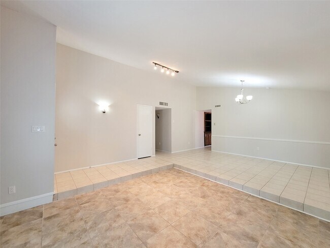 Foto del edificio - 16914 Judyleigh Dr