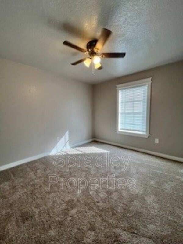 Foto del edificio - 200 Bosque Rd