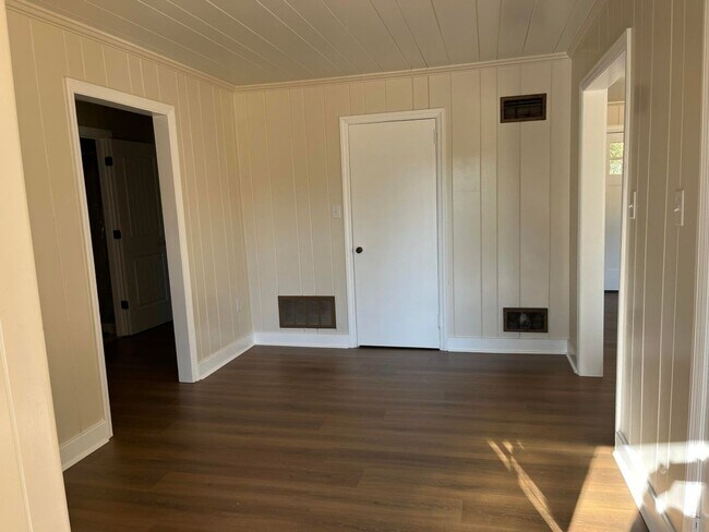 Foto del edificio - Large country home on private acreage