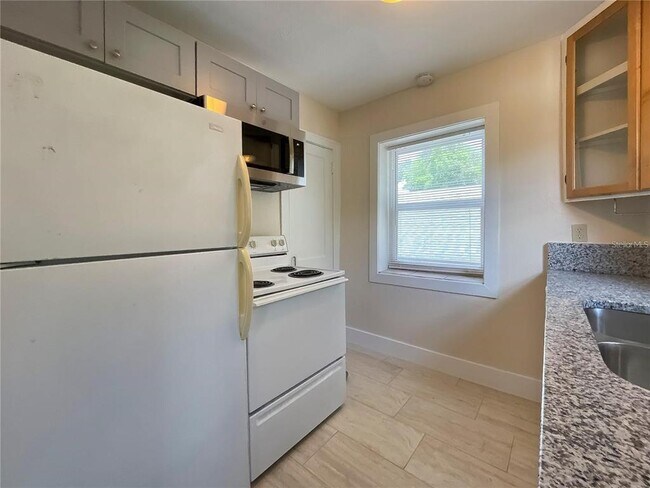 Foto del edificio - 445 Shine Ave