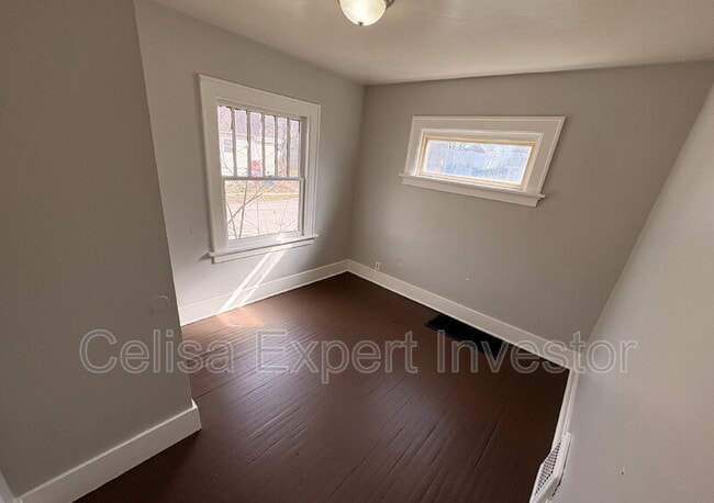 Foto del edificio - 227 W Darrow Ave