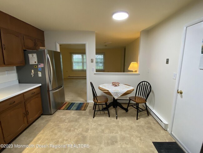 Building Photo - 18 Gramercy Ln