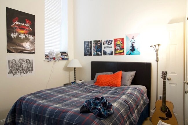 Building Photo - 841 Parker St