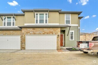 Building Photo - 1015 Vista View Dr
