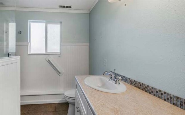 Foto del edificio - Charming 4-Bedroom Corner Lot Home in Prim...