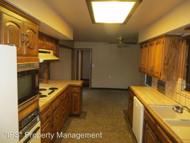 Building Photo - 15280 W Kearney Blvd