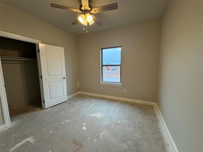 Building Photo - 6800 Labelle Dr