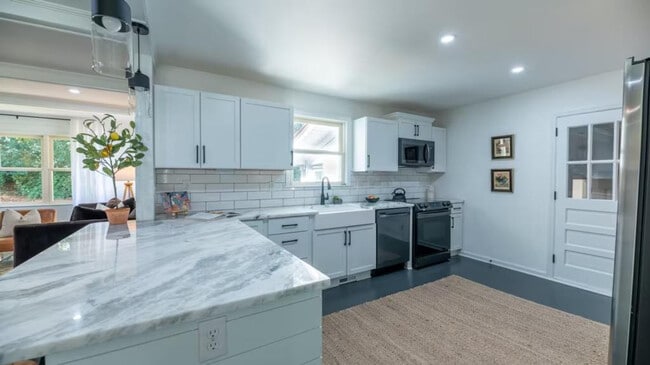 Foto del edificio - 4959 Parkside Dr