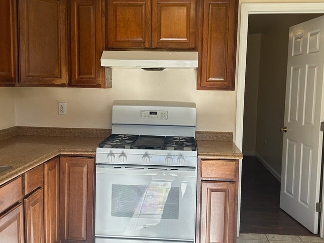 Foto del edificio - 425 Hyland Dr