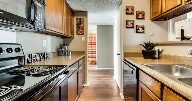 Foto del edificio - Chelsea Creek Apartment Homes