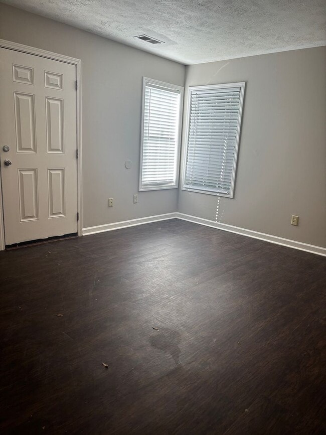 Building Photo - 00876