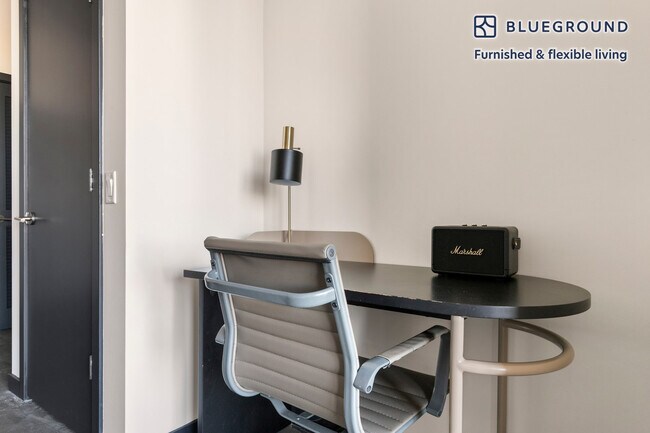 Foto del edificio - 1647 N Milwaukee Ave