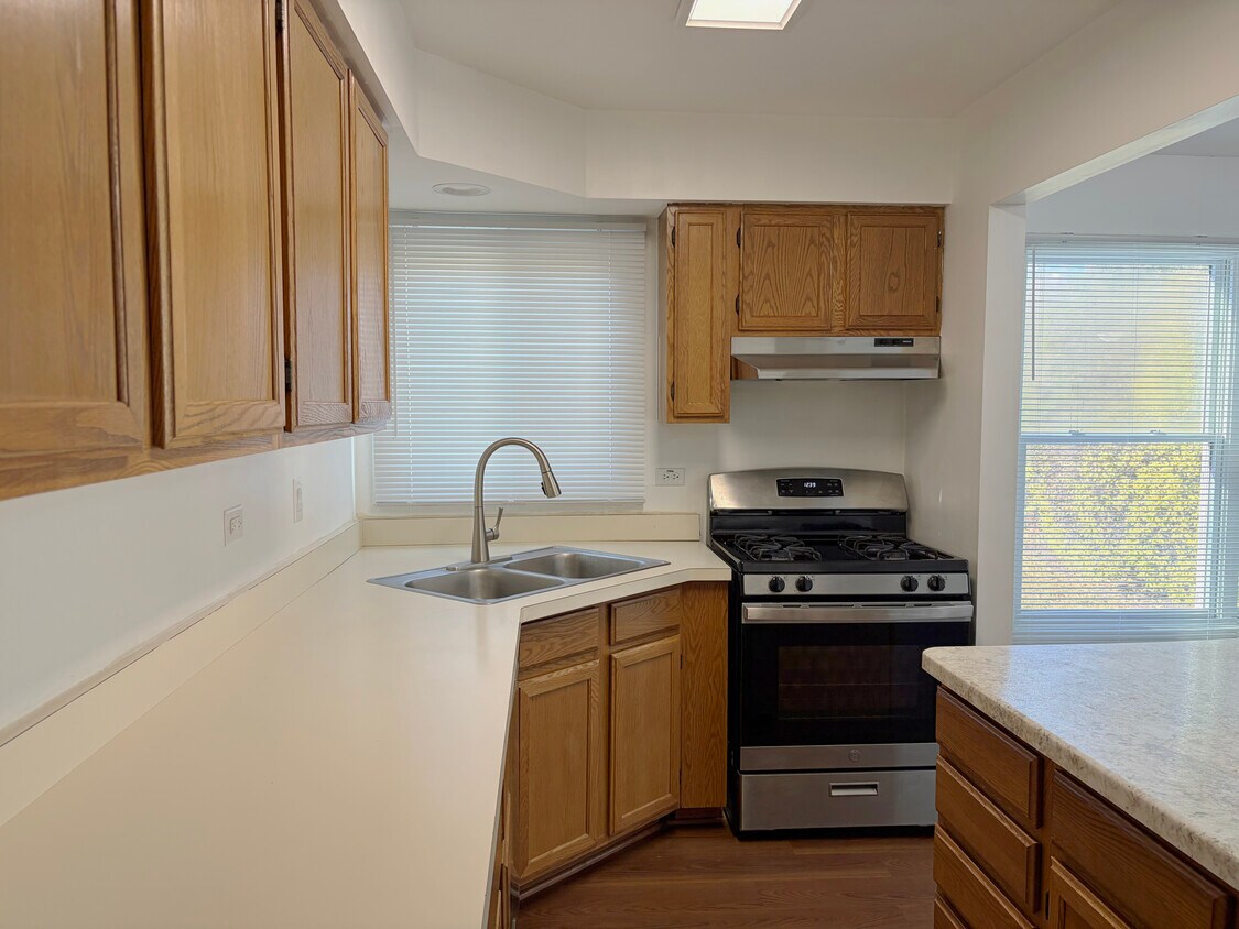 Kitchen - 241 E Palatine Rd