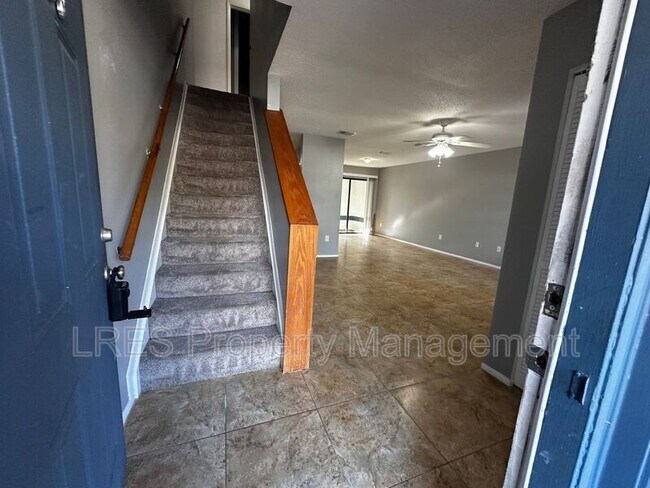 Foto del edificio - 2706 Graduate Ct