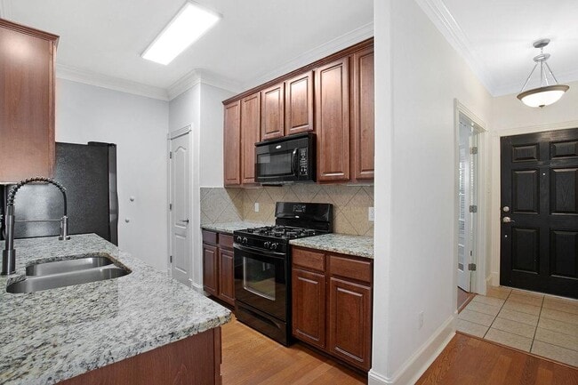 Foto del edificio - 6715 Windrift Way