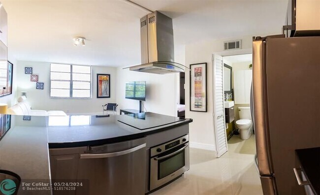 Building Photo - 3000 N Ocean Blvd