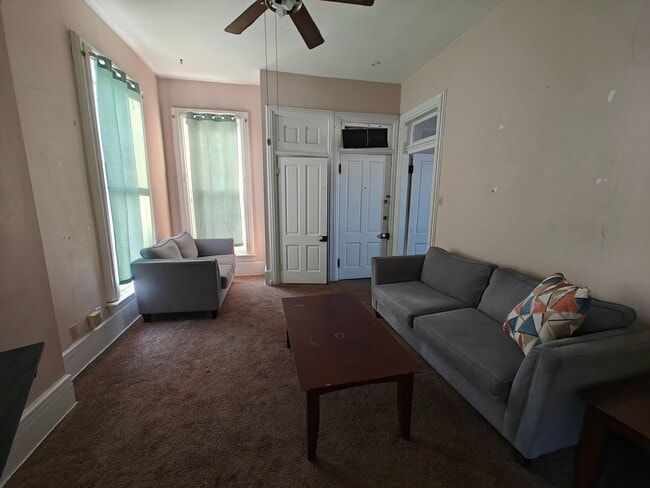 Foto del edificio - 28 W Franklin St