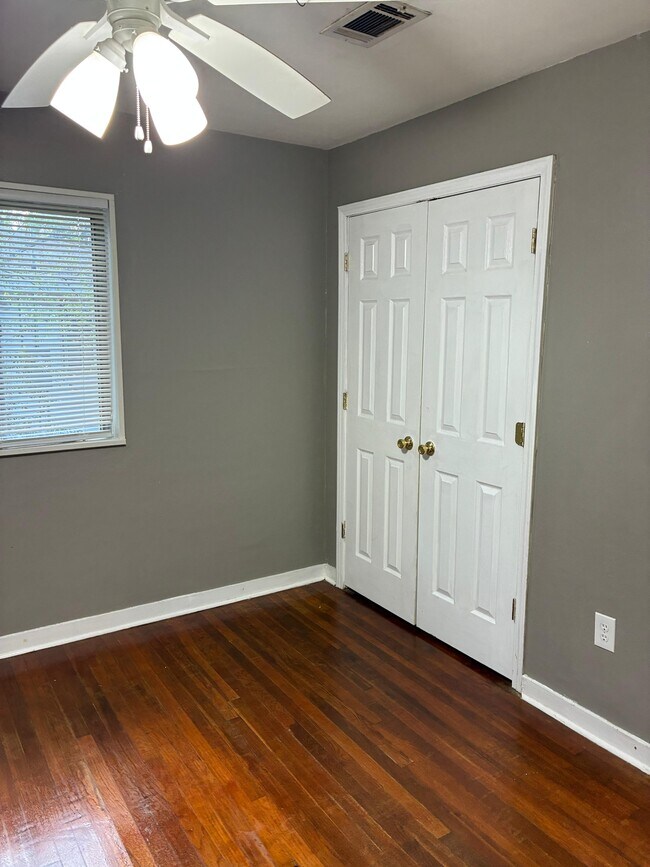 Foto del edificio - 1641 Woodburn St