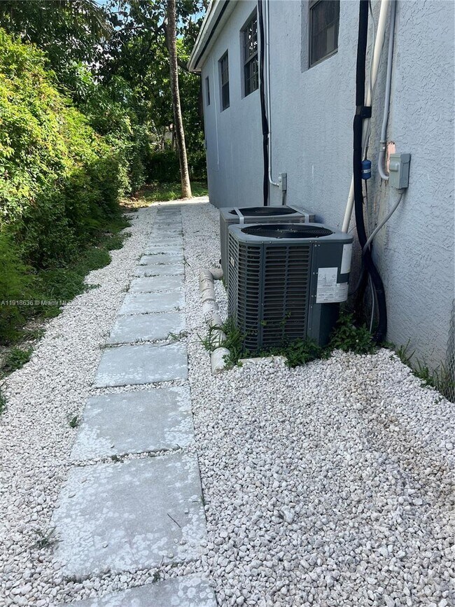 Foto del edificio - 1152 NW 127th St