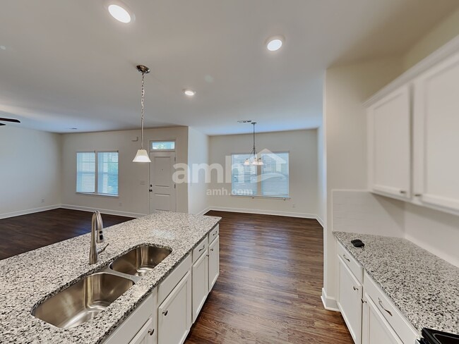 Building Photo - 5067 Trailwater Dr