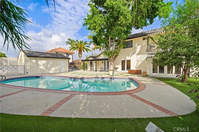 Foto del edificio - 7425 Vanalden Ave