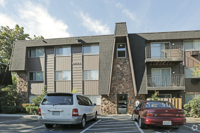 Building Photo - Evergreen Pointe