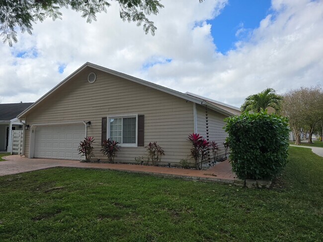 Building Photo - 14912 SW 143rd Ct