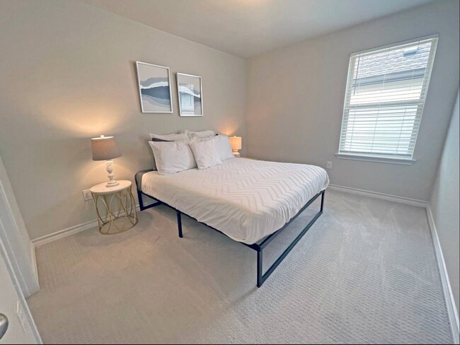 Foto del edificio - Room in House on Saginaw Dr