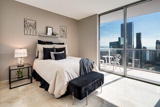Building Photo - 1060 Brickell Ave