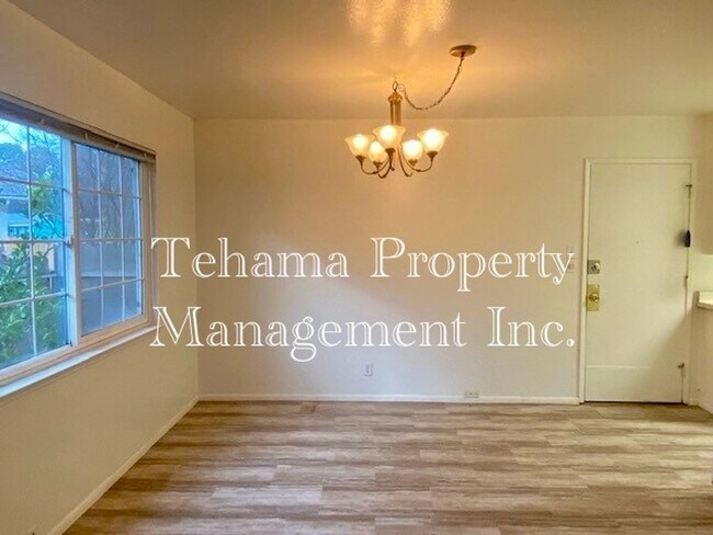 Foto del edificio - 3 Bedroom 2 bath home in Red Bluff.